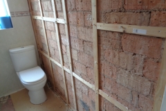 nuneaton-bathrooms-exposed-brick-in-bathroom