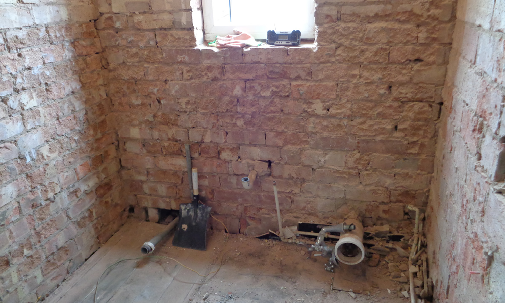 Nuneaton Bathrooms Back To Brick